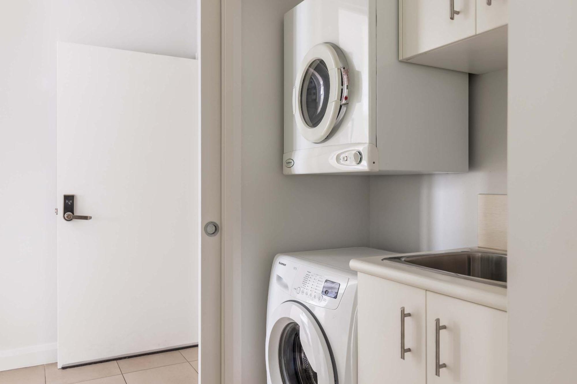 Peppers Beach Club & Spa Palm Cove Exteriör bild A laundry room