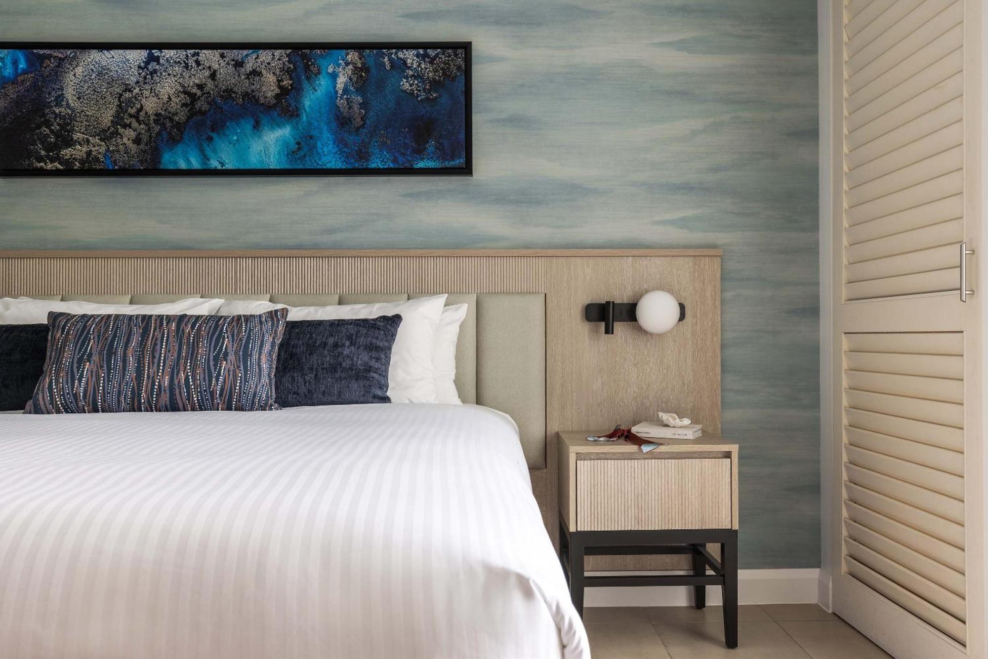 Peppers Beach Club & Spa Palm Cove Exteriör bild A bedroom at The Westin