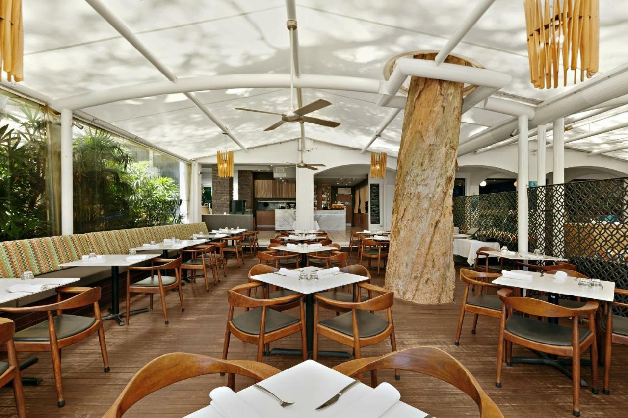 Peppers Beach Club & Spa Palm Cove Exteriör bild The interior of the restaurant